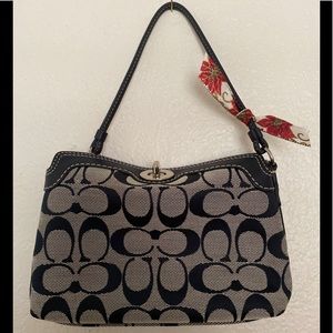 ⭐️AUTHENTIC COACH POUCH W/ FOLD OVER CLOSURE⭐️